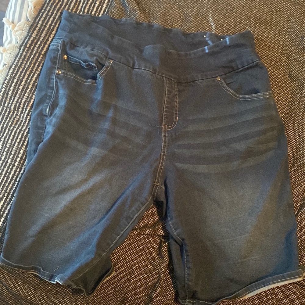 Christopher and banks pull on jean short -1x